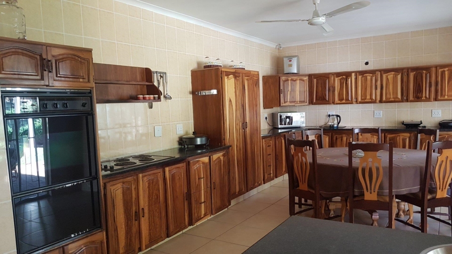 6 Bedroom Property for Sale in Cashan North West